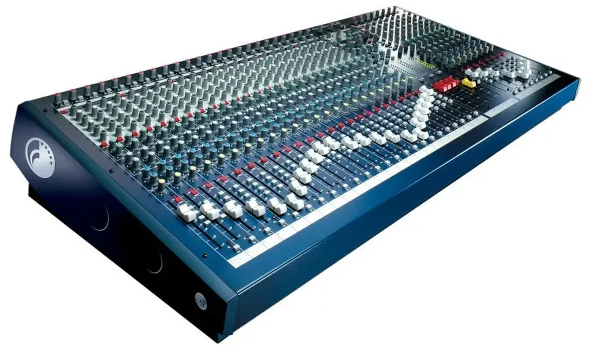 Аналоговый микшерный пульт - Soundcraft LX7ii 24 CH